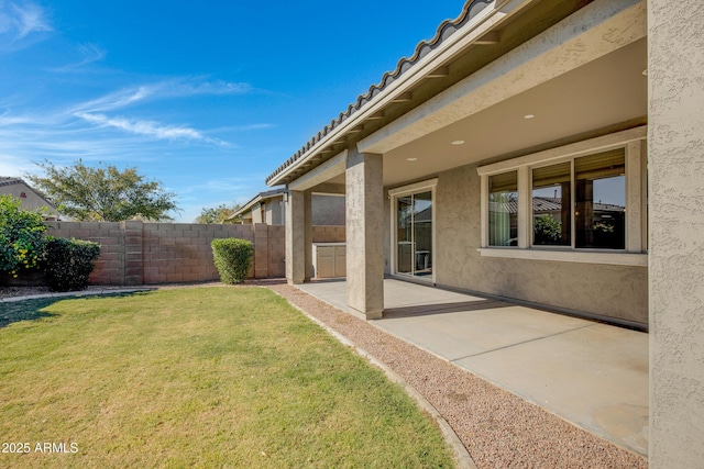 view of yard with a patio