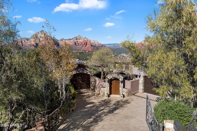 view of front of property featuring a mountain view