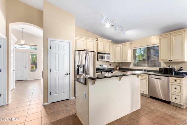 kitchen featuring a breakfast bar, a kitchen island, lofted ceiling, and stainless steel appliances