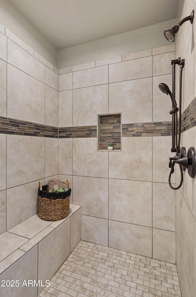 4341 E Evelyn St, Gilbert, AZ 85295 - bathroom featuring a tile shower