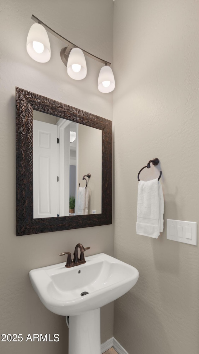 4341 E Evelyn St, Gilbert, AZ 85295 - bathroom featuring a sink