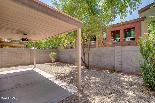 view of yard featuring a patio area