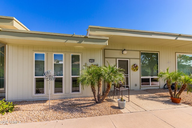 property entrance featuring a patio