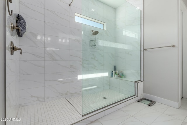 bathroom featuring a tile shower