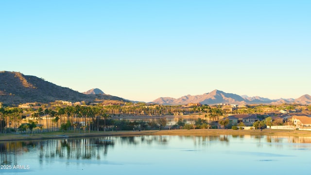 water view with a mountain view