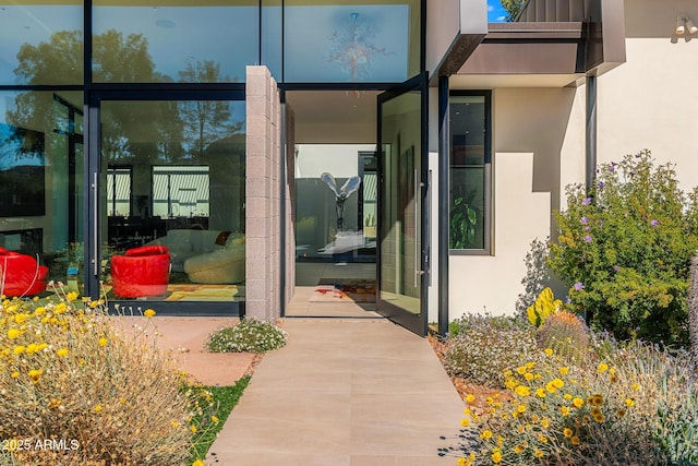 property entrance featuring stucco siding