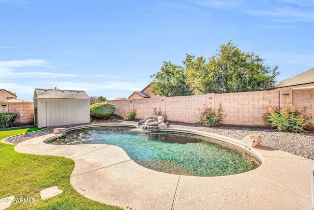 4408 W Summerside Rd, Laveen, AZ 85339 - view of swimming pool with a storage shed and a fenced backyard