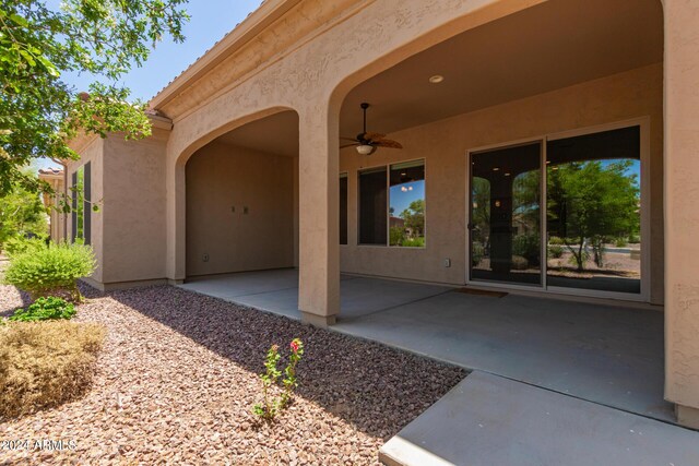 view of patio featuring ceiling fan