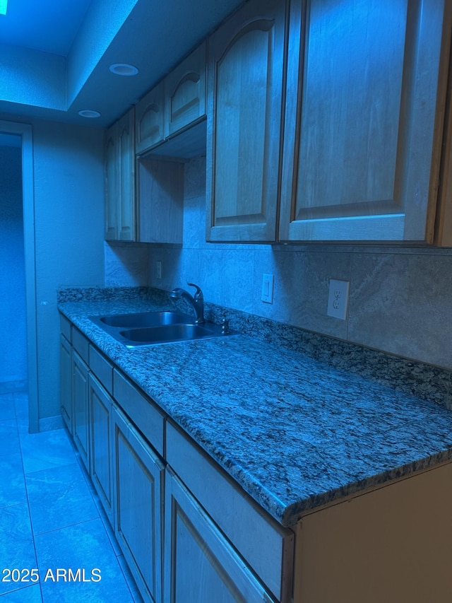8110 N 31st Dr, Phoenix, AZ 85051 - kitchen with a sink and tasteful backsplash