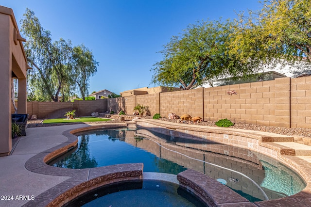 view of pool with an in ground hot tub