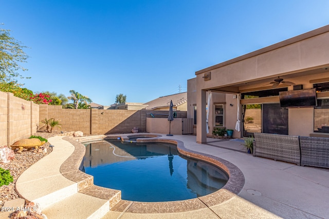 view of swimming pool featuring an in ground hot tub, a patio, and ceiling fan