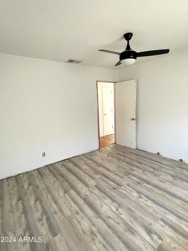 1020 W Schwartz Rd, Ajo, AZ 85321 - spare room with visible vents, a ceiling fan, and wood finished floors