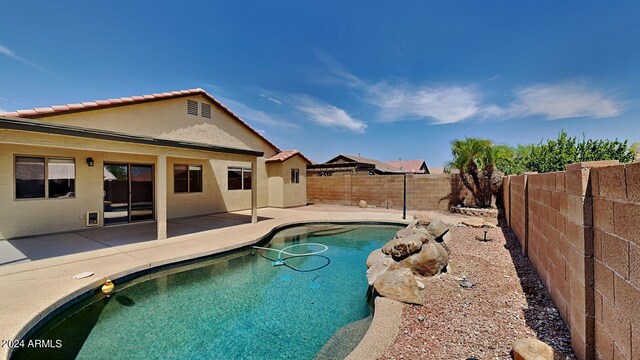 view of swimming pool featuring a patio