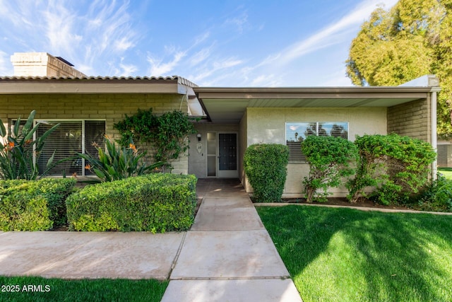 view of front facade featuring a front lawn and stucco siding