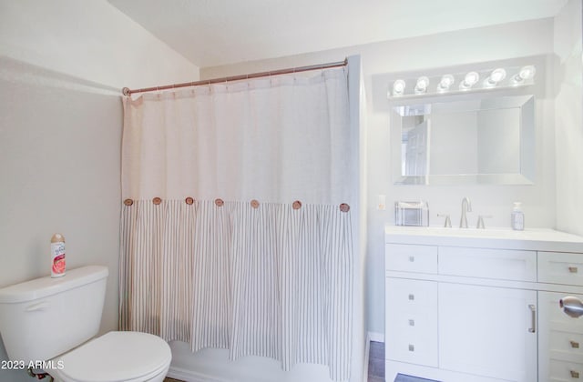 full bathroom featuring shower / tub combo with curtain, vanity, and toilet