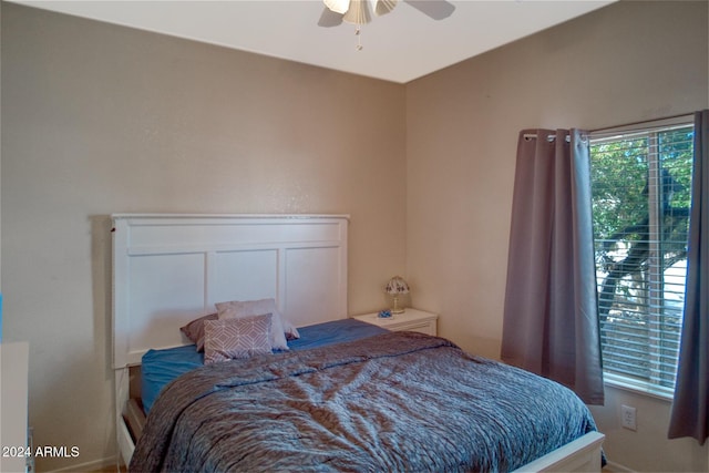 bedroom with ceiling fan