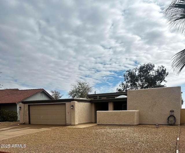 view of front facade featuring a garage