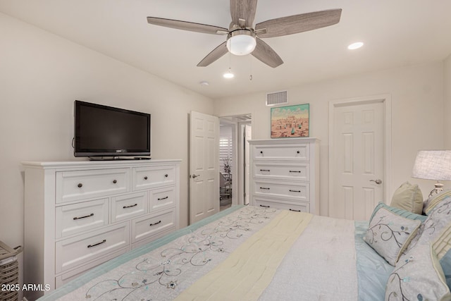 bedroom with ceiling fan