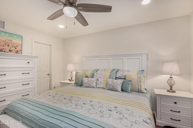 bedroom with ceiling fan