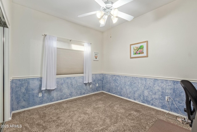 carpeted empty room featuring ceiling fan