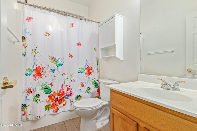 bathroom featuring a shower with curtain, vanity, and toilet