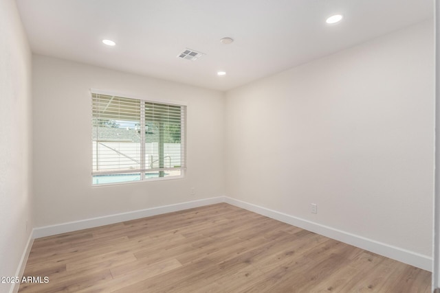 spare room with light wood-style flooring, recessed lighting, baseboards, and visible vents