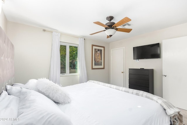 bedroom with ceiling fan