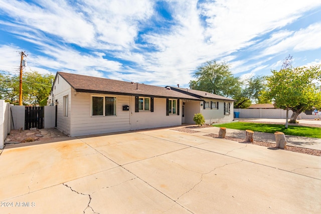 view of front of property featuring a patio