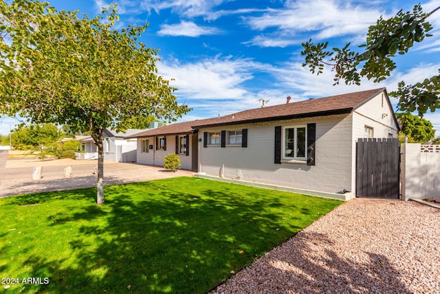 ranch-style house with a front yard