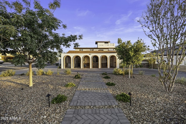 view of front facade featuring stucco siding