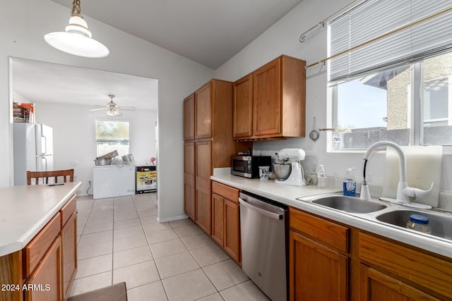 kitchen featuring stainless steel appliances, vaulted ceiling, ceiling fan, sink, and pendant lighting