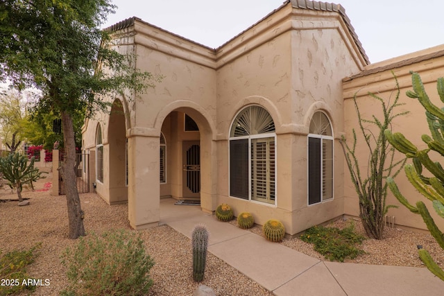 view of front of property featuring stucco siding