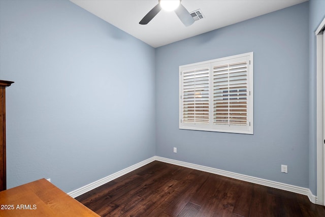 empty room with ceiling fan, visible vents, baseboards, and dark wood-style floors