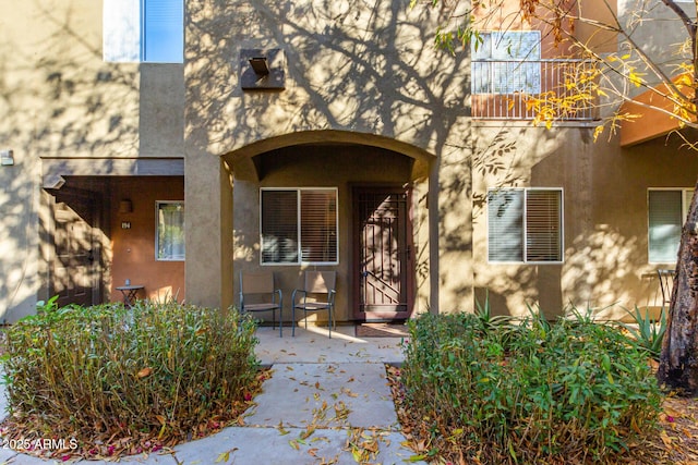 property entrance featuring a patio area