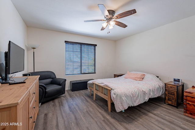 bedroom featuring wood finished floors, baseboards, and a ceiling fan