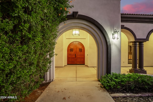 view of exterior entry at dusk