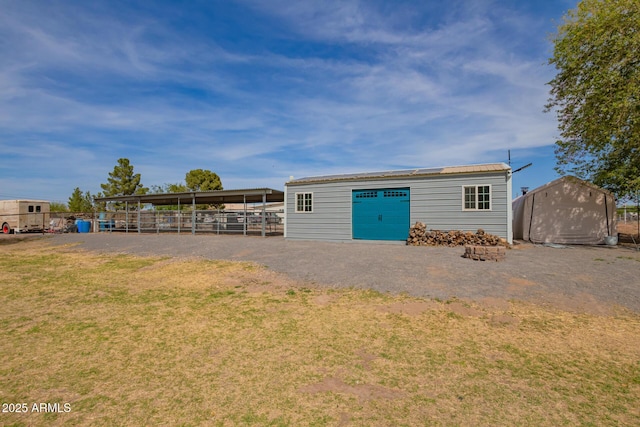 36641 N Railway St, San Tan Valley, AZ 85140 - view of outdoor structure featuring an outdoor structure and fence