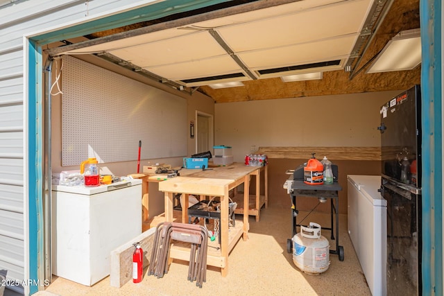 36641 N Railway St, San Tan Valley, AZ 85140 - garage with a workshop area