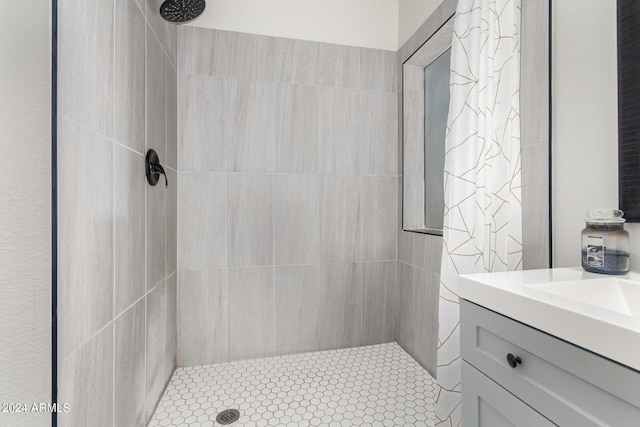 bathroom with a shower with curtain and vanity