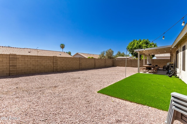 view of yard featuring a patio