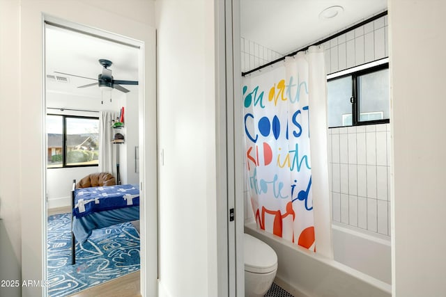 bathroom featuring ensuite bathroom, shower / tub combo, toilet, and a ceiling fan