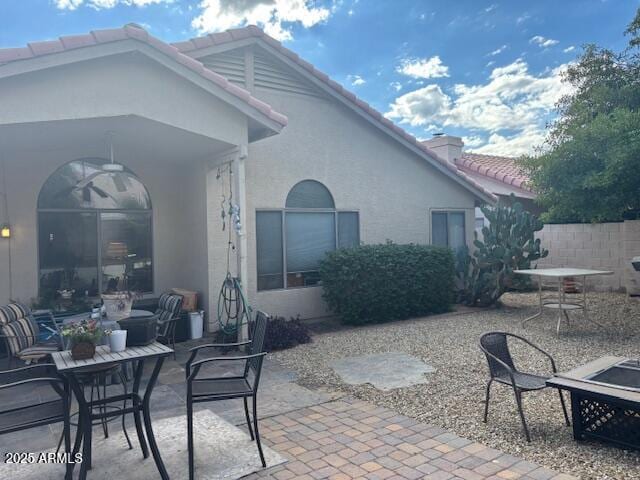 view of patio featuring ceiling fan