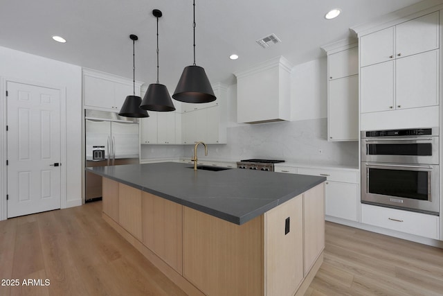2859 E Los Altos Rd, Gilbert, AZ 85297 - kitchen featuring stainless steel appliances, light wood-style floors, recessed lighting, a kitchen island with sink, and white cabinetry
