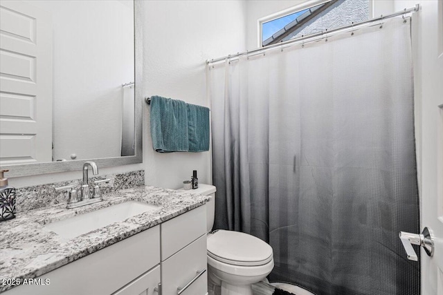 full bath featuring toilet, vanity, and a shower with curtain