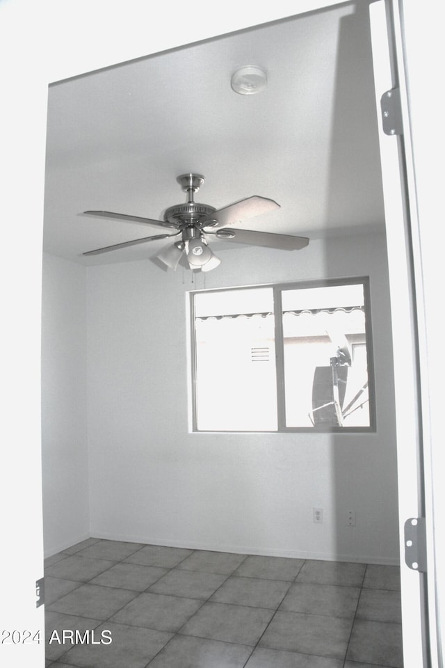 spare room with ceiling fan