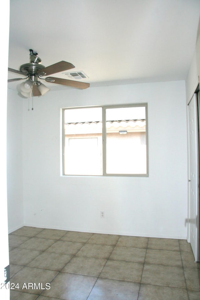 empty room with ceiling fan