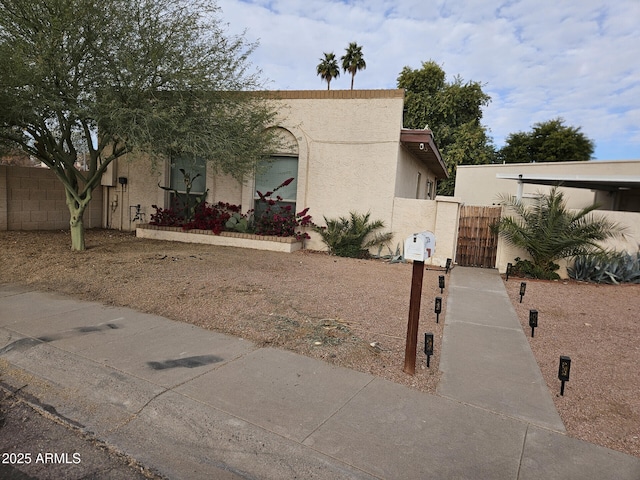 view of front of property