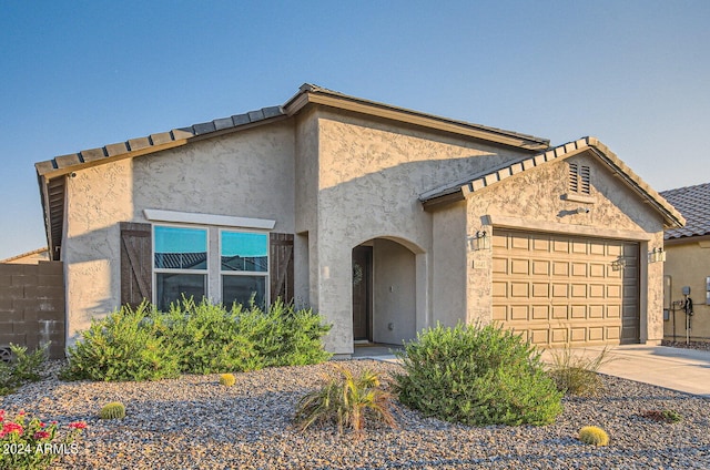 view of front facade featuring a garage