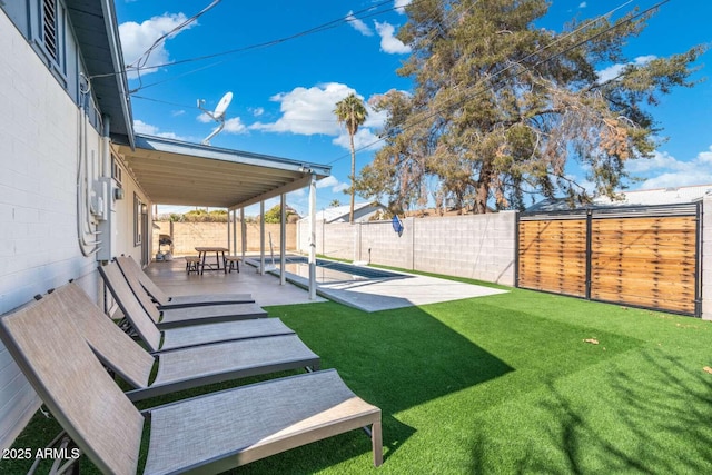 view of yard with a patio