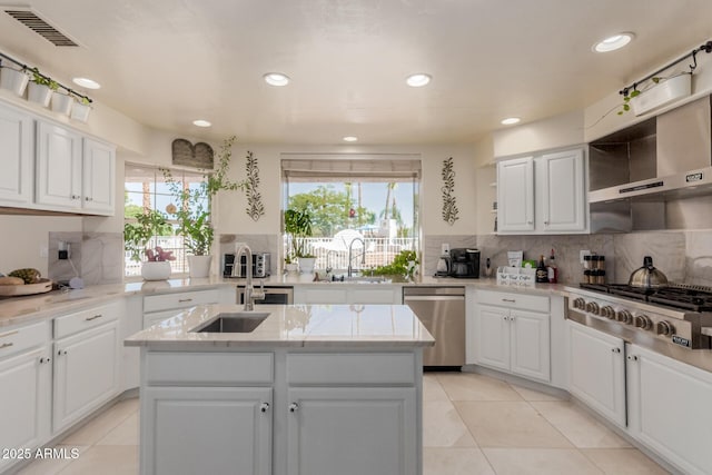 5237 N 106th Ave, Glendale, AZ 85307 - kitchen featuring stainless steel appliances, decorative backsplash, recessed lighting, white cabinets, and an island with sink